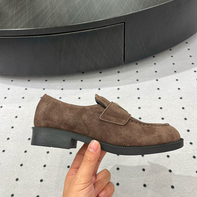 TRIANGLE LOGO LOAFER IN WOOD BROWN SUEDE