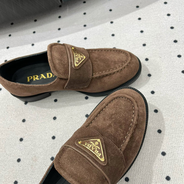 TRIANGLE LOGO LOAFER IN WOOD BROWN SUEDE
