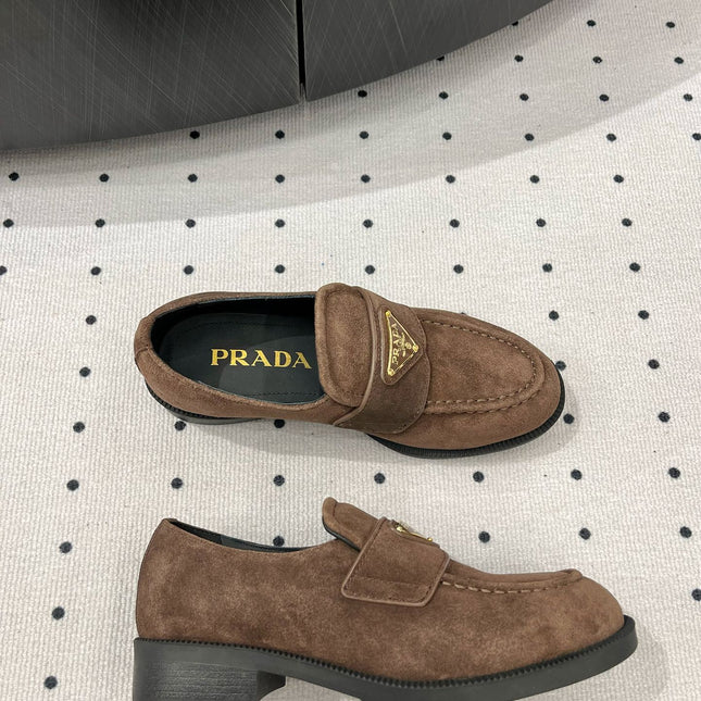 TRIANGLE LOGO LOAFER IN WOOD BROWN SUEDE