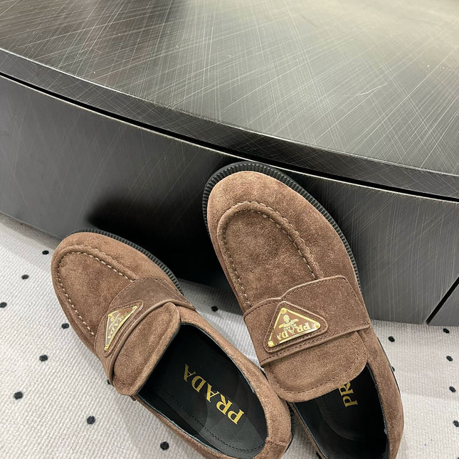 TRIANGLE LOGO LOAFER IN WOOD BROWN SUEDE