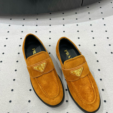 TRIANGLE LOGO LOAFER IN PERU BROWN SUEDE