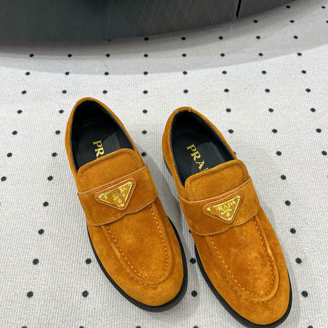TRIANGLE LOGO LOAFER IN PERU BROWN SUEDE