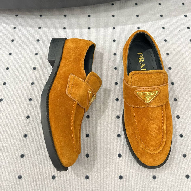 TRIANGLE LOGO LOAFER IN PERU BROWN SUEDE