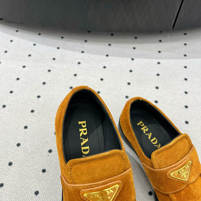 TRIANGLE LOGO LOAFER IN PERU BROWN SUEDE