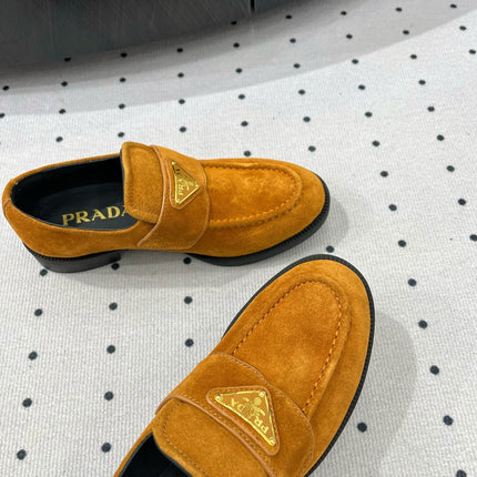 TRIANGLE LOGO LOAFER IN PERU BROWN SUEDE