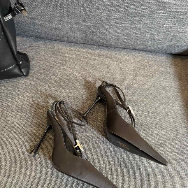 HIGH SANDAL ATTACHED GEM IN BLACK SILK