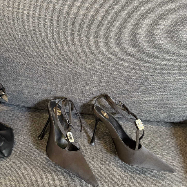 HIGH SANDAL ATTACHED GEM IN BLACK SILK