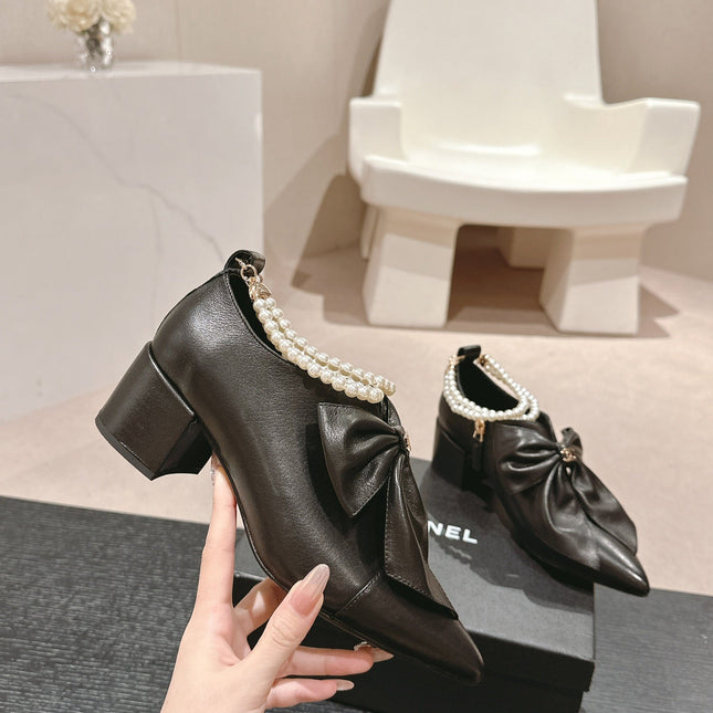 SHORT BOOTS IN BLACK SHEEPSKIN WITH BOW