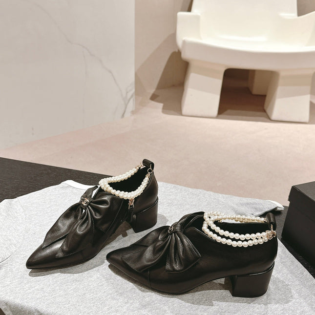 SHORT BOOTS IN BLACK SHEEPSKIN WITH BOW