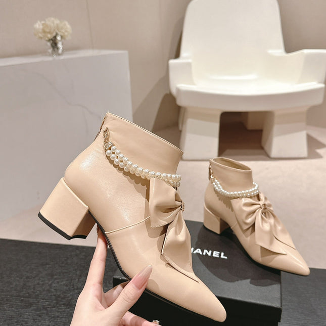 SHORT BOOTS IN BISQUE CREAM SHEEPSKIN WITH BOW