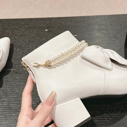 SHORT BOOTS IN WHITE SHEEPSKIN WITH BOW