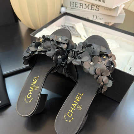 MID HEEL 45 MM MULE IN BLACK CALFSKIN