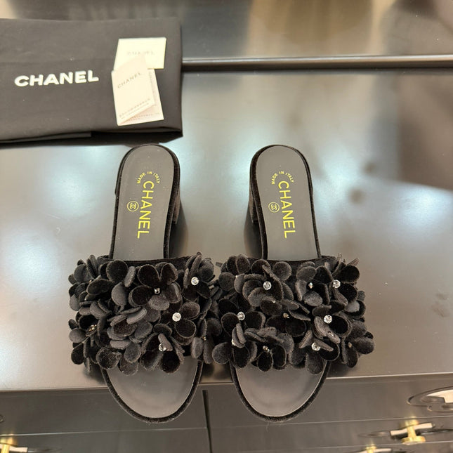 MID HEEL 45 MM MULE IN BLACK VELVET