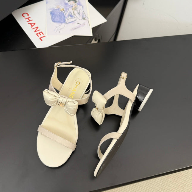 FLAT SANDALS IN WHITE CALFSKIN WITH BOW