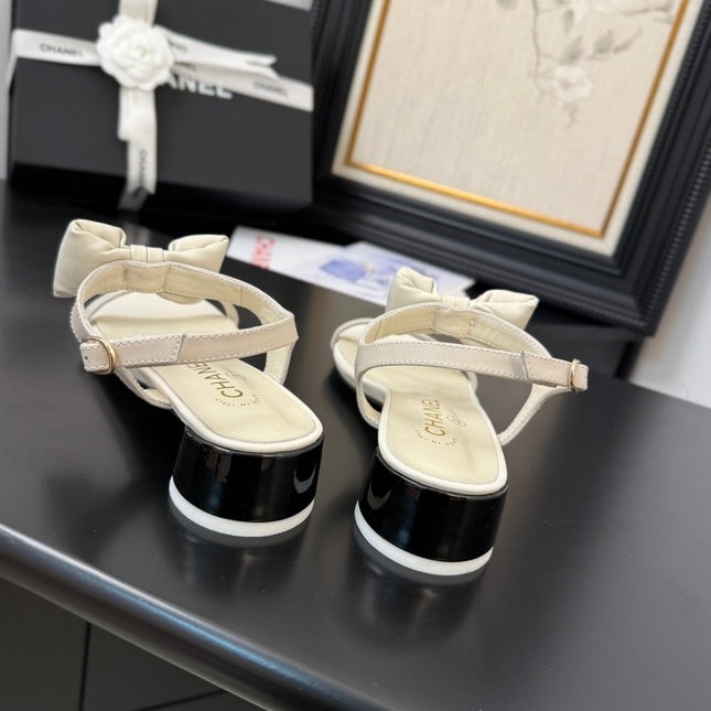 FLAT SANDALS IN WHITE CALFSKIN WITH BOW