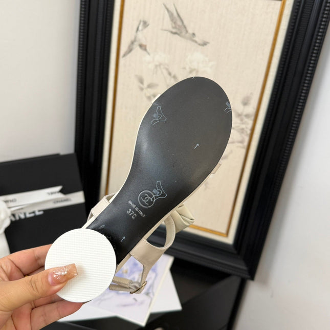 FLAT SANDALS IN WHITE CALFSKIN WITH BOW