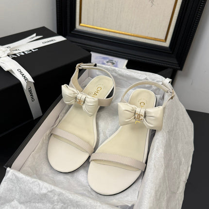 FLAT SANDALS IN WHITE CALFSKIN WITH BOW