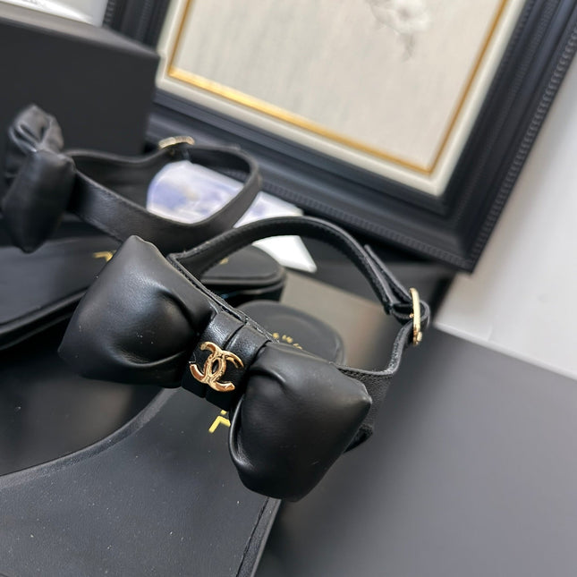 FLAT SANDALS IN BLACK CALFSKIN WITH BOW