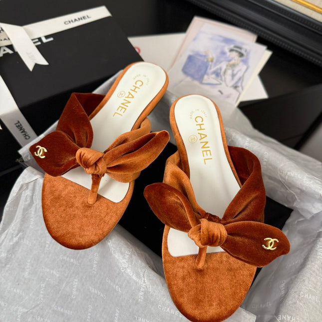 CC 25C Thong Sandal Bow Pumpkin Velvet fabric 233565