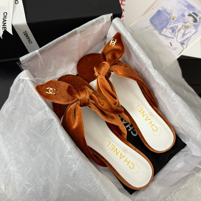 CC 25C Thong Sandal Bow Pumpkin Velvet fabric 233565