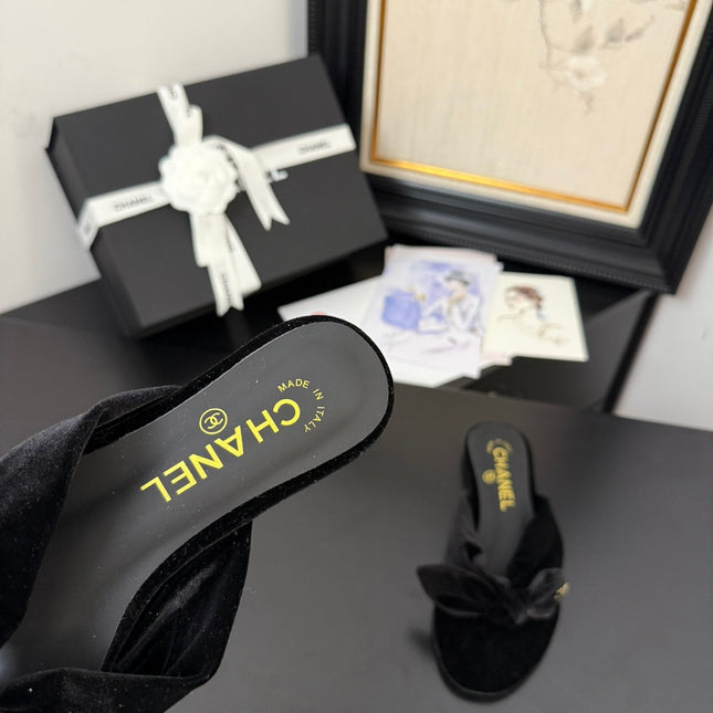 CC 25C Thong Sandal Bow Black Velvet fabric 233564