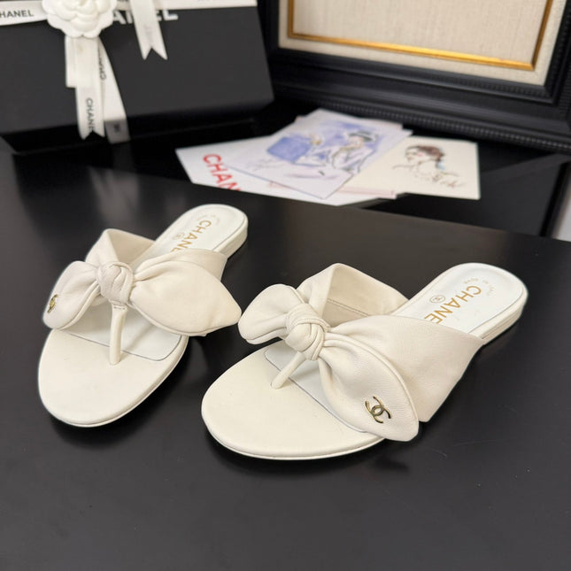 CC 25C Thong Sandal Bow White Lambskin 233563