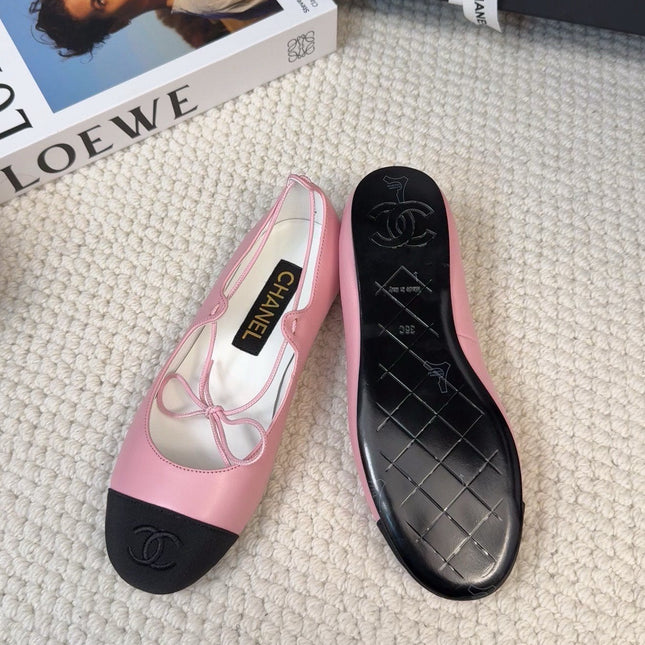 FLAT MARY JANE PUMPS IN BABY PINK LAMBSKIN MIX BLACK FABRIC