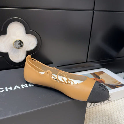 FLAT MARY JANE PUMPS IN DIJON YELLOW LAMBSKIN MIX BLACK FABRIC