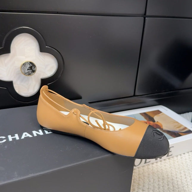 FLAT MARY JANE PUMPS IN DIJON YELLOW LAMBSKIN MIX BLACK FABRIC