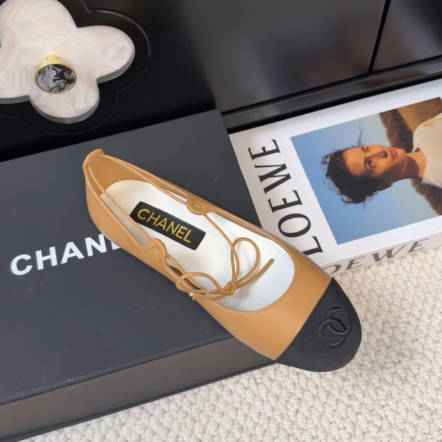 FLAT MARY JANE PUMPS IN DIJON YELLOW LAMBSKIN MIX BLACK FABRIC