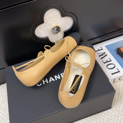 FLAT MARY JANE PUMPS IN SUN YELLOW LAMBSKIN MIX BLACK FABRIC