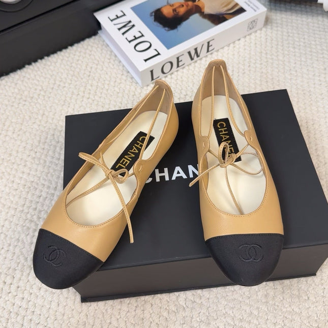 FLAT MARY JANE PUMPS IN SUN YELLOW LAMBSKIN MIX BLACK FABRIC