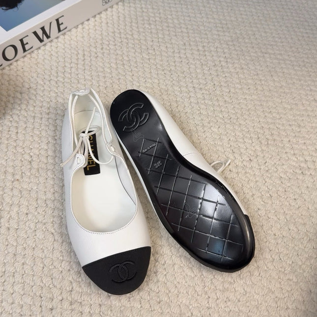 FLAT MARY JANE PUMPS IN WHITE LAMBSKIN MIX BLACK FABRIC