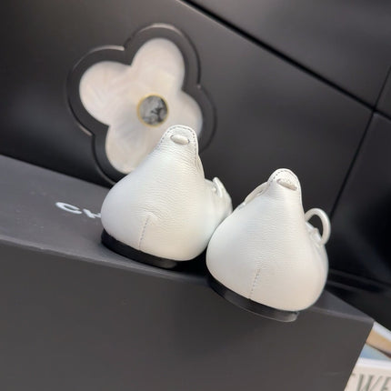 FLAT MARY JANE PUMPS IN WHITE MIX BLACK LAMBSKIN