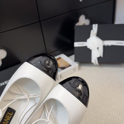 FLAT MARY JANE PUMPS IN WHITE MIX BLACK LAMBSKIN