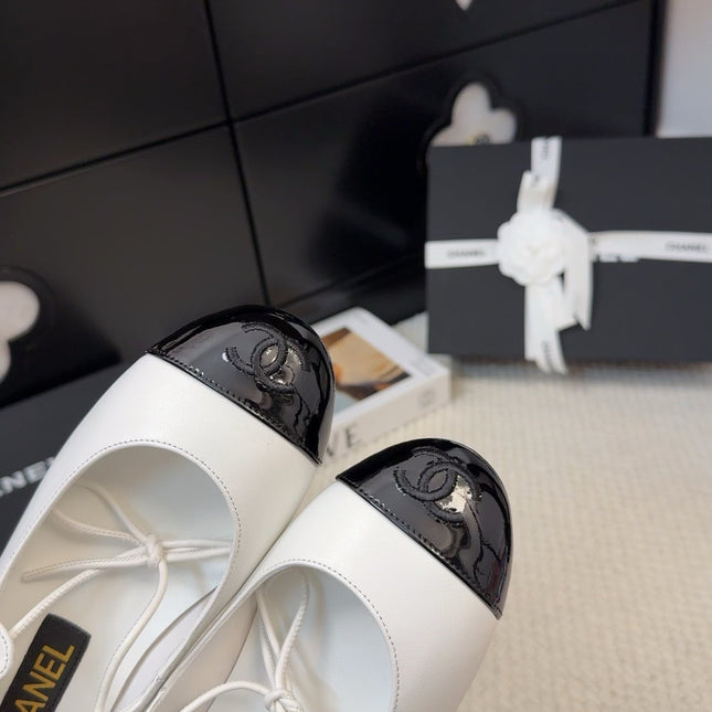 FLAT MARY JANE PUMPS IN WHITE MIX BLACK LAMBSKIN