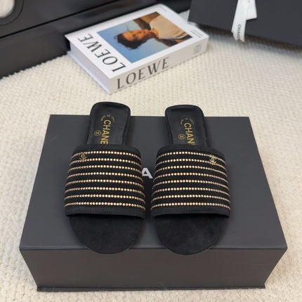 FLAT SLIDE IN BLACK SUEDE WITH CRYSTALS