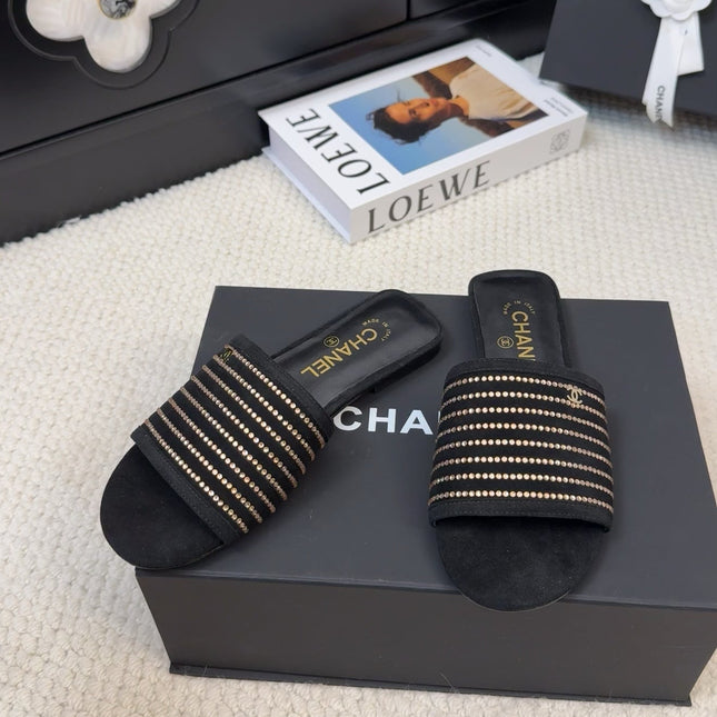 FLAT SLIDE IN BLACK SUEDE WITH CRYSTALS