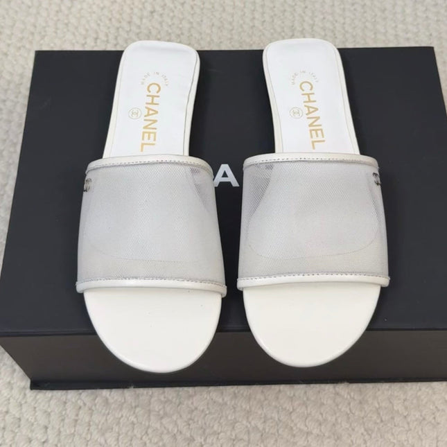 FLAT SLIDE IN WHITE MESH AND SUEDE