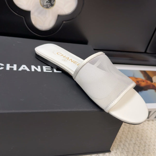 FLAT SLIDE IN WHITE MESH AND SUEDE