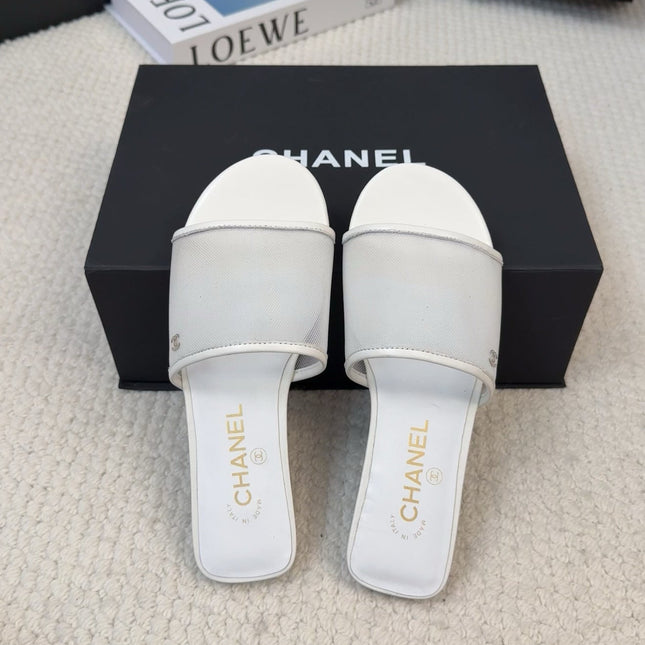 FLAT SLIDE IN WHITE MESH AND SUEDE