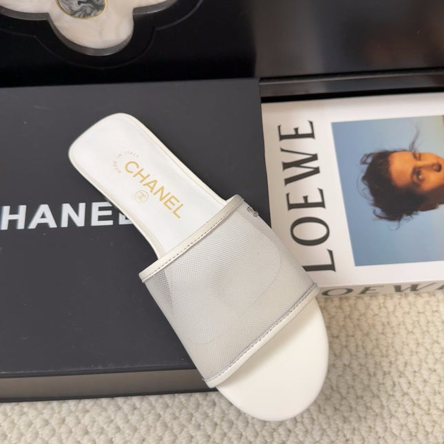 FLAT SLIDE IN WHITE MESH AND SUEDE