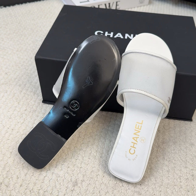 FLAT SLIDE IN WHITE MESH AND SUEDE