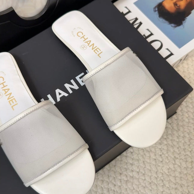 FLAT SLIDE IN WHITE MESH AND SUEDE