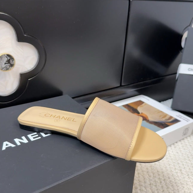 FLAT SLIDE IN FLAX YELLOW MESH AND SUEDE