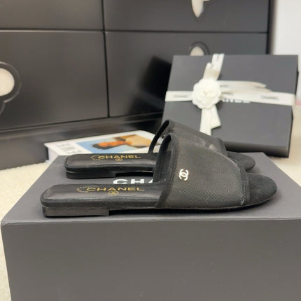 FLAT SLIDE IN BLACK MESH AND SUEDE