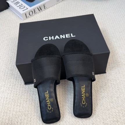 FLAT SLIDE IN BLACK MESH AND SUEDE