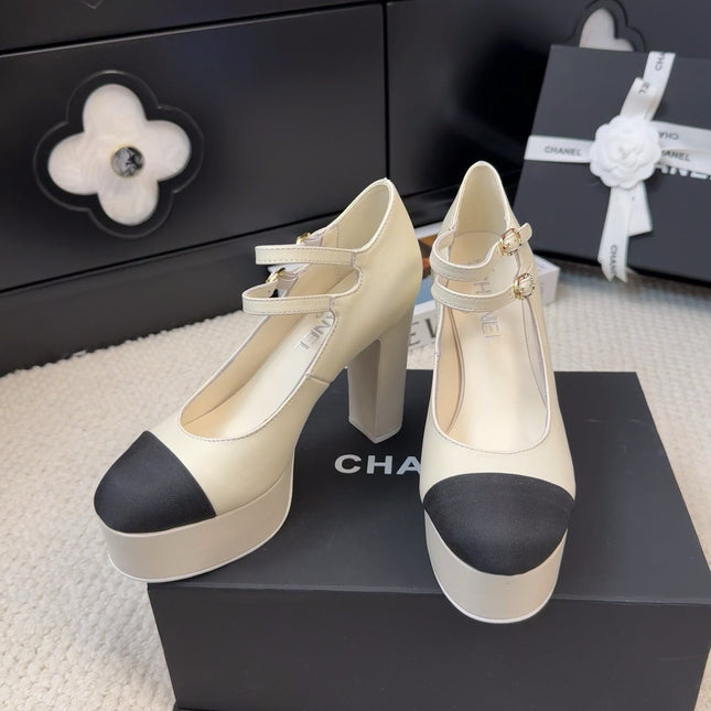 FLATFORM SANDAL IN PALE YELLOW CALFSKIN AND BLACK FABRIC