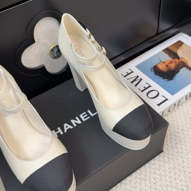 FLATFORM SANDAL IN PALE YELLOW CALFSKIN AND BLACK FABRIC