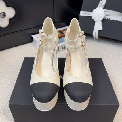 FLATFORM SANDAL IN PALE YELLOW CALFSKIN AND BLACK FABRIC